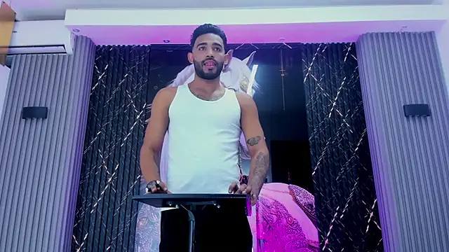 Snapshot of Extreme_Power_ chatting on 11/20/25, 02:34 Extreme Power online show from 11/20/25, 02:34