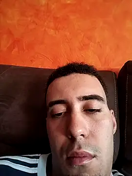 Snapshot of adrihgz chatting on 11/11/25, 12:27 adrihgz online show from 11/11/25, 12:27