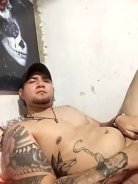 Snapshot of JHONNYACA28 chatting on 11/18/25, 04:50 JHONNYACA28 online show from 11/18/25, 04:50