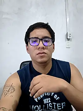 Snapshot of MiltonCede chatting on 11/07/25, 11:05 MiltonCede online show from 11/07/25, 11:05