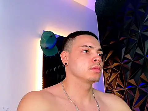 Snapshot of Maxwell_Dupont chatting on 11/14/25, 08:40 Maxwell Dupont online show from 11/14/25, 08:40