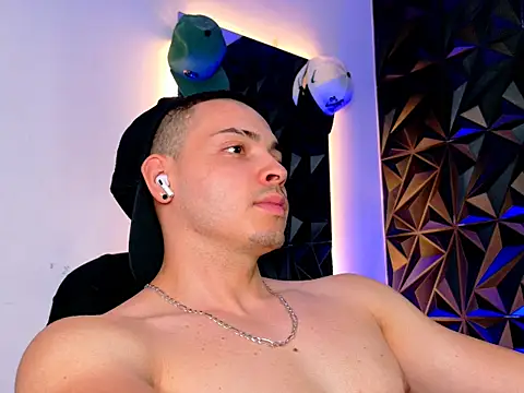 Snapshot of Maxwell_Dupont chatting on 11/15/25, 10:48 Maxwell Dupont online show from 11/15/25, 10:48