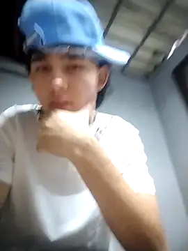 Snapshot of tom_hot20 chatting on 11/13/25, 08:52 tom hot20 online show from 11/13/25, 08:52