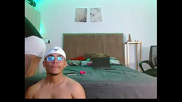 Snapshot of noahurda21 chatting on 11/16/25, 07:14 noahurda21 online show from 11/16/25, 07:14