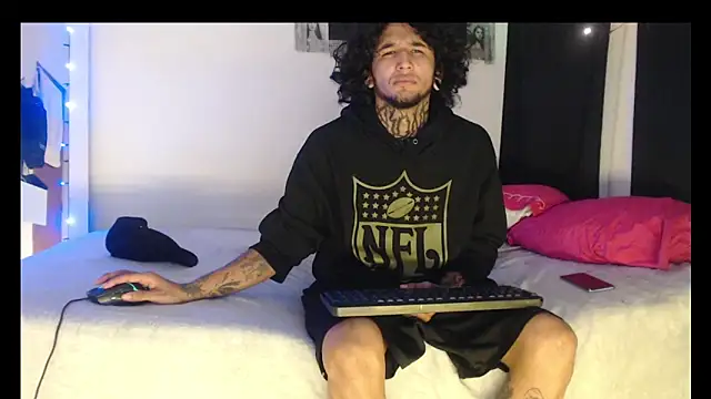 Yuki mil online show from 11/08/25, 03:23