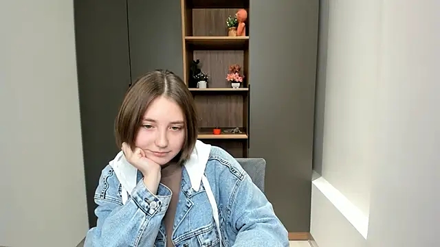 SilvanaBeckles online show from 11/09/25, 04:11