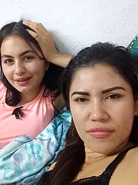 Snapshot of 2siluetas_seductoras chatting on 11/15/25, 03:26 2siluetas seductoras online show from 11/15/25, 03:26