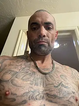 Snapshot of MrMrsperfeted chatting on 11/12/25, 03:18 MrMrsperfeted online show from 11/12/25, 03:18