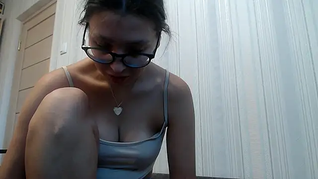 Snapshot of your__gena chatting on 11/14/25, 12:15 your gena online show from 11/14/25, 12:15