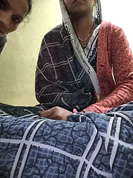 Snapshot of Geeta-143 chatting on 11/15/25, 12:02 Geeta-143 online show from 11/15/25, 12:02