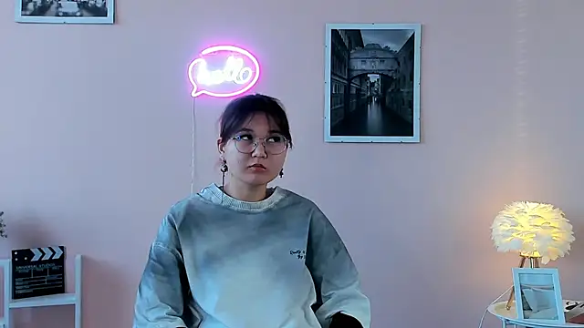 MoonKanan online show from 11/17/25, 06:19