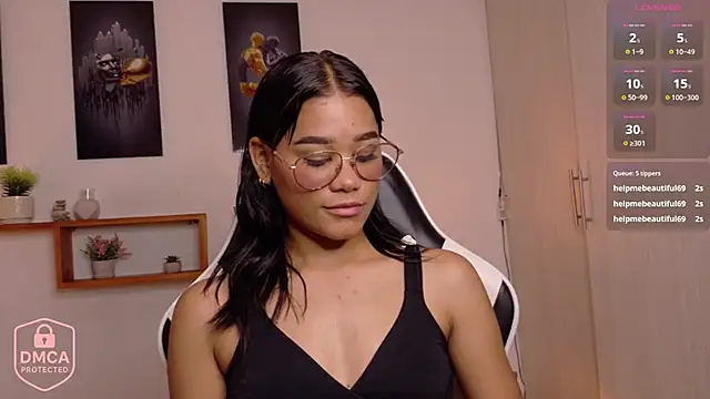 Snapshot of Luna_sofia_1110 chatting on 11/13/25, 01:04 Luna sofia 1110 online show from 11/13/25, 01:04