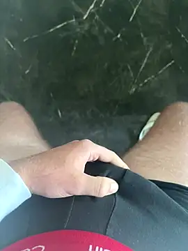 Snapshot of fra06_ chatting on 11/12/25, 12:49 fra06 online show from 11/12/25, 12:49