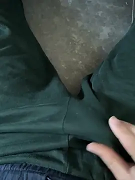 Snapshot of fra06_ chatting on 11/13/25, 12:15 fra06 online show from 11/13/25, 12:15