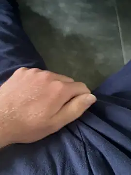 Snapshot of fra06_ chatting on 11/15/25, 10:45 fra06 online show from 11/15/25, 10:45