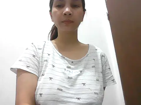 Snapshot of hotsexytits4U chatting on 11/18/25, 07:46 hotsexytits4U online show from 11/18/25, 07:46