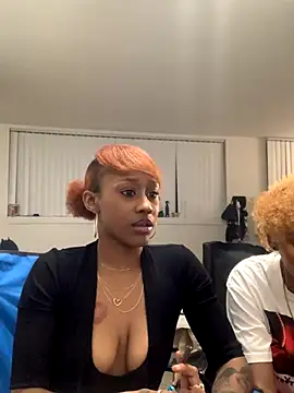 Snapshot of Hefnerbabyy chatting on 11/18/25, 06:40 Hefnerbabyy online show from 11/18/25, 06:40