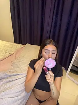 Snapshot of lauren_clauz chatting on 11/20/25, 12:22 lauren clauz online show from 11/20/25, 12:22