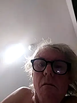 Tomaztomaz1763 online show from 11/13/25, 12:09