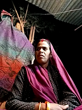 Snapshot of Neetujk chatting on 11/15/25, 03:52 Neetujk online show from 11/15/25, 03:52