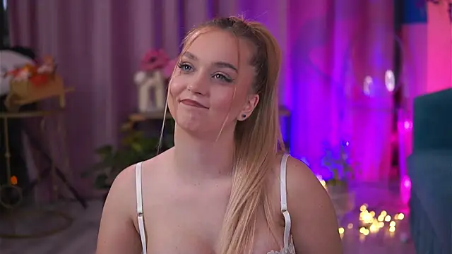 Snapshot of ElyssawetXX chatting on 11/20/25, 07:24 ElyssawetXX online show from 11/20/25, 07:24