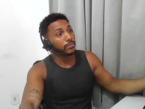 Snapshot of PutosRJ chatting on 11/15/25, 01:14 PutosRJ online show from 11/15/25, 01:14