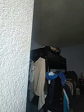 Snapshot of ianyoung18 chatting on 11/11/25, 09:15 ianyoung18 online show from 11/11/25, 09:15