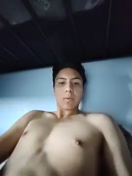 Snapshot of ianyoung18 chatting on 11/13/25, 06:51 ianyoung18 online show from 11/13/25, 06:51