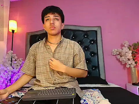 Snapshot of Davel_Svetla chatting on 11/15/25, 01:18 Davel Svetla online show from 11/15/25, 01:18