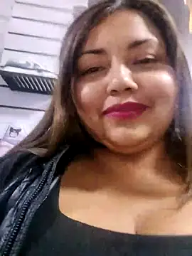 Snapshot of la_beba20 chatting on 11/14/25, 11:02 la beba20 online show from 11/14/25, 11:02