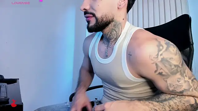 Snapshot of Ianalvarez chatting on 11/25/25, 09:04 Ianalvarez online show from 11/25/25, 09:04