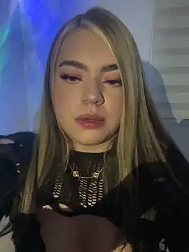 Snapshot of coco_bunnyy chatting on 11/15/25, 05:16 coco bunnyy online show from 11/15/25, 05:16