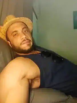 Snapshot of fireblond21 chatting on 11/13/25, 01:04 fireblond21 online show from 11/13/25, 01:04