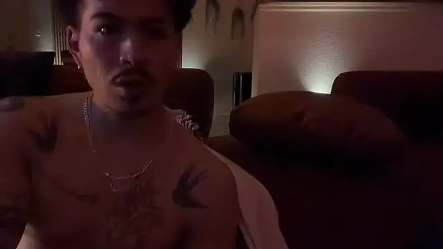 Snapshot of nudecouple100 chatting on 11/22/25, 03:05 nudecouple100 online show from 11/22/25, 03:05