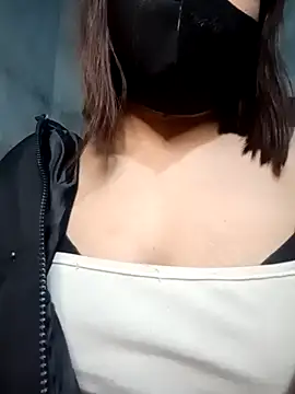 Snapshot of YuCii2k1 chatting on 11/13/25, 04:11 YuCii2k1 online show from 11/13/25, 04:11