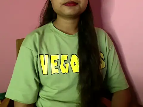 Snapshot of annnu_00 chatting on 11/15/25, 12:13 annnu 00 online show from 11/15/25, 12:13