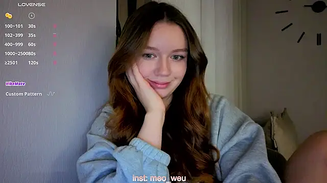 Snapshot of me_liss chatting on 11/15/25, 11:43 me liss online show from 11/15/25, 11:43