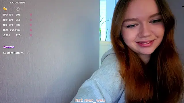 Snapshot of me_liss chatting on 11/16/25, 12:33 me liss online show from 11/16/25, 12:33