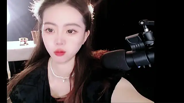 Snapshot of nannanbaby002 chatting on 11/13/25, 12:15 nannanbaby002 online show from 11/13/25, 12:15