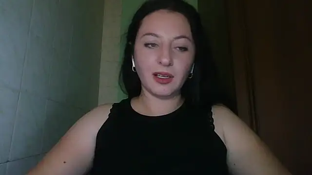 Snapshot of MelinaAx chatting on 11/14/25, 11:02 MelinaAx online show from 11/14/25, 11:02