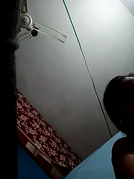 Snapshot of beutiful_hot chatting on 11/18/25, 06:01 beutiful hot online show from 11/18/25, 06:01