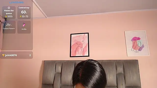 Snapshot of Ailyn-8 chatting on 11/18/25, 10:14 Ailyn-8 online show from 11/18/25, 10:14