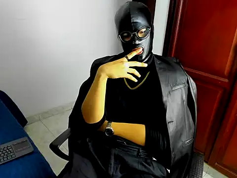 Snapshot of belialcrow666 chatting on 11/13/25, 07:35 belialcrow666 online show from 11/13/25, 07:35