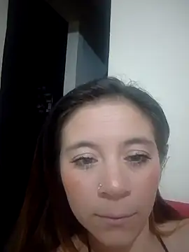 Snapshot of dayanarrb chatting on 11/15/25, 04:43 dayanarrb online show from 11/15/25, 04:43