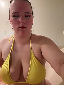 Snapshot of flirtyamelia1999 chatting on 11/24/25, 10:15 flirtyamelia1999 online show from 11/24/25, 10:15