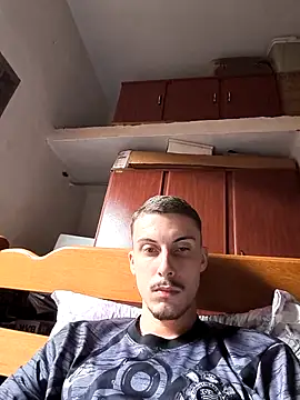 Snapshot of alemaonovin69 chatting on 11/13/25, 12:37 alemaonovin69 online show from 11/13/25, 12:37