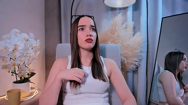 Snapshot of NoraBuffa chatting on 11/20/25, 04:29 NoraBuffa online show from 11/20/25, 04:29