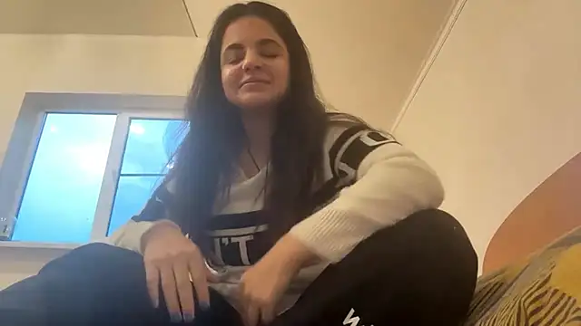 Snapshot of ArielleLeitao chatting on 11/16/25, 01:49 ArielleLeitao online show from 11/16/25, 01:49