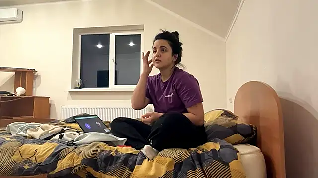 Snapshot of ArielleLeitao chatting on 11/17/25, 02:34 ArielleLeitao online show from 11/17/25, 02:34