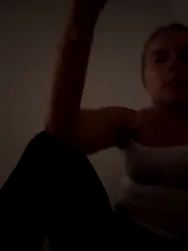 Snapshot of Sandraxoxox chatting on 11/22/25, 01:32 Sandraxoxox online show from 11/22/25, 01:32